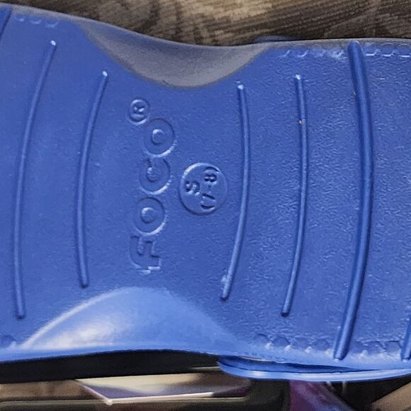 Red and Blue Slippers with Ventilation and Adjustable Strap - Picture 5 of 5